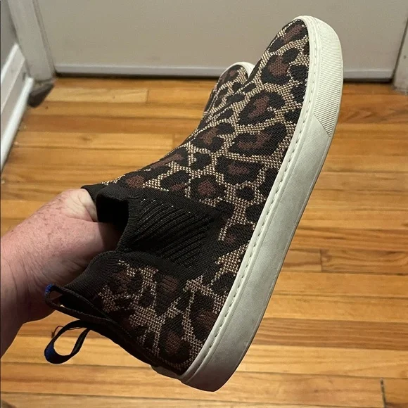 ROTHY'S The Chelsea Wildcat
High Top Sneakers Leopard Print Slip-On Sneakers - Picture 3 of 10